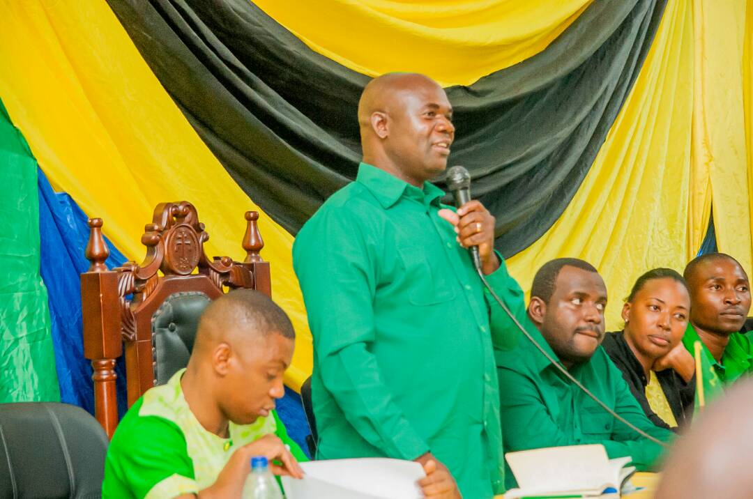 uvccm_tz's tweet photo. Naibu Katibu Mkuu wa @ccm_tanzania Tanzania Bara  Ndugu Rodrick Mpogolo  amejumuika na kuzungumza  na viongozi  katika mafunzo ya kuwajengea uwezo wa kiutendaji viongozi wa UVCCM toka kata zote za Mkoa wa Dar Es Saalam
#TukutaneKazini https://t.co/ZeGIoqtA5J
