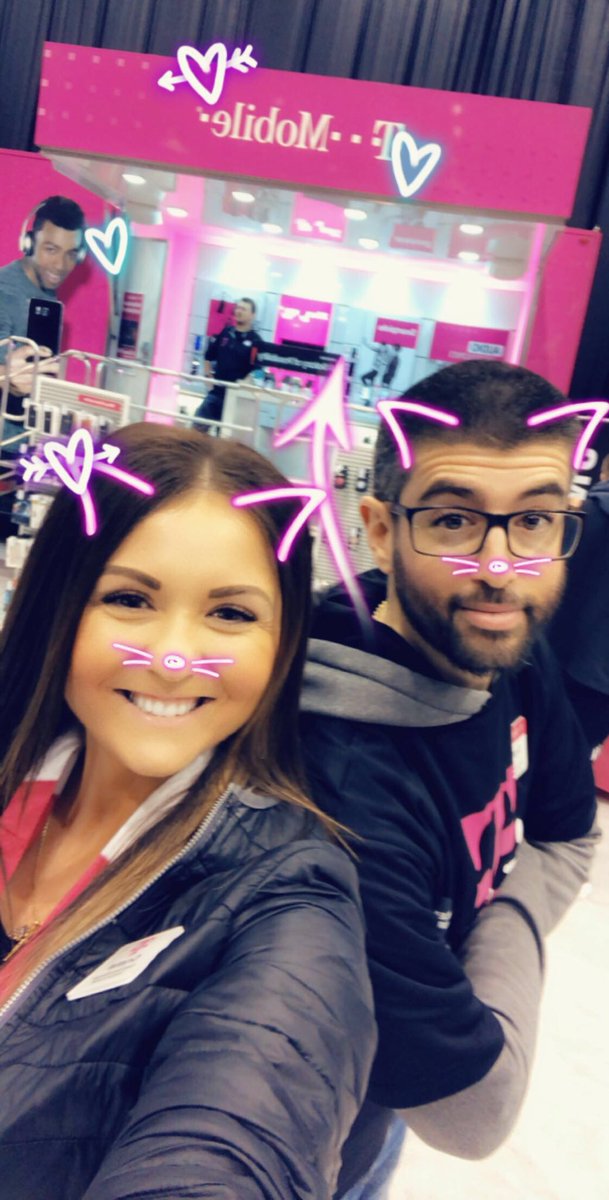 crys_sosic's tweet photo. Last Day of the @CleAutoShow @ixcenter !! Stop by @TMobile &amp; check out our Magenta #truck 🚚 Ask how YOU can get YOUR car SYNC’ed UP with #SyncUpDrive 🚗🔑 @MagentaFleetCLE https://t.co/40PtApyNuK