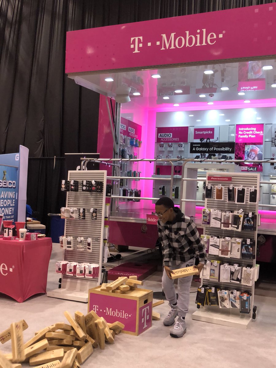 crys_sosic's tweet photo. Last Day of the @CleAutoShow @ixcenter !! Stop by @TMobile &amp; check out our Magenta #truck 🚚 Ask how YOU can get YOUR car SYNC’ed UP with #SyncUpDrive 🚗🔑 @MagentaFleetCLE https://t.co/40PtApyNuK