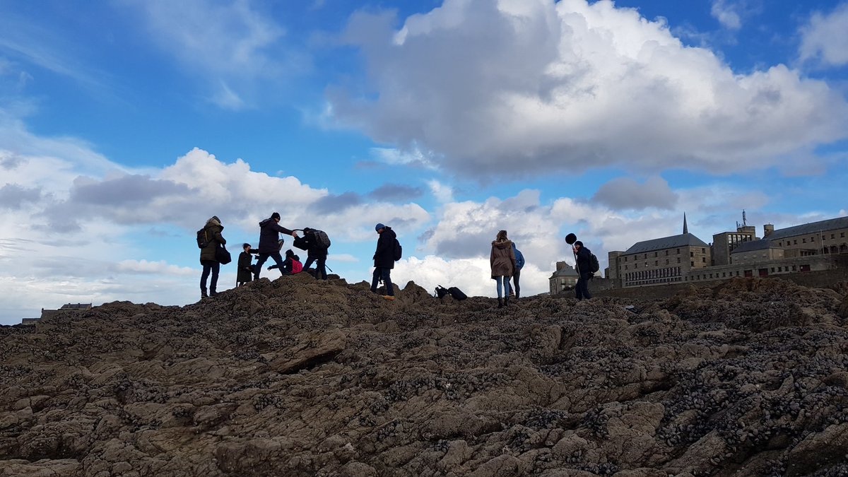 HermineMclaw's tweet photo. Tournage @VilleSaintMalo de @ThalassaOff #tempêtes avec @Fanny_Agostini. Diffusion le lundi 19 mars sur @France3  @France_Tele. Images drone @easyridevideos. 
À ne pas louper 😉 https://t.co/dEw5rYruvM