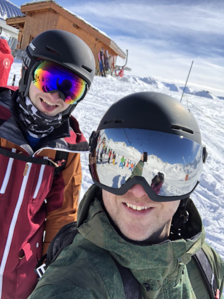 Teemsta's tweet photo. @Tignes_ski #getmorewinter first day!! https://t.co/jlwHNLMxtx
