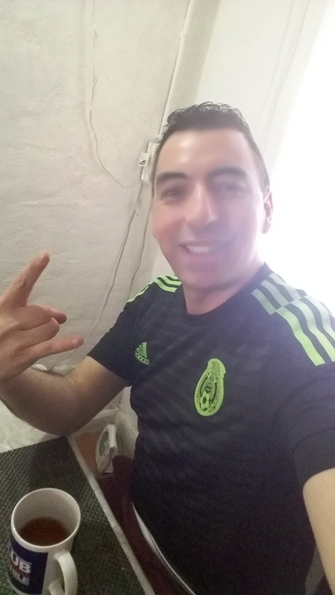 RafitaFranck's tweet photo. Buen domingo ☺ dominguero dominical 😎 mi gente bella Aquí disfrutando del día 😀 y la Maratón 🏃 de la Era del Hielo ❄ por @CanalFox_la pero no olviden que tengo un #retoS9 para éste mes tener en mis manos 👐 el #GalaxyS9 que mis Amigos de @SamsungChile 😉 me darán 📱 https://t.co/3nd9ddXtL8