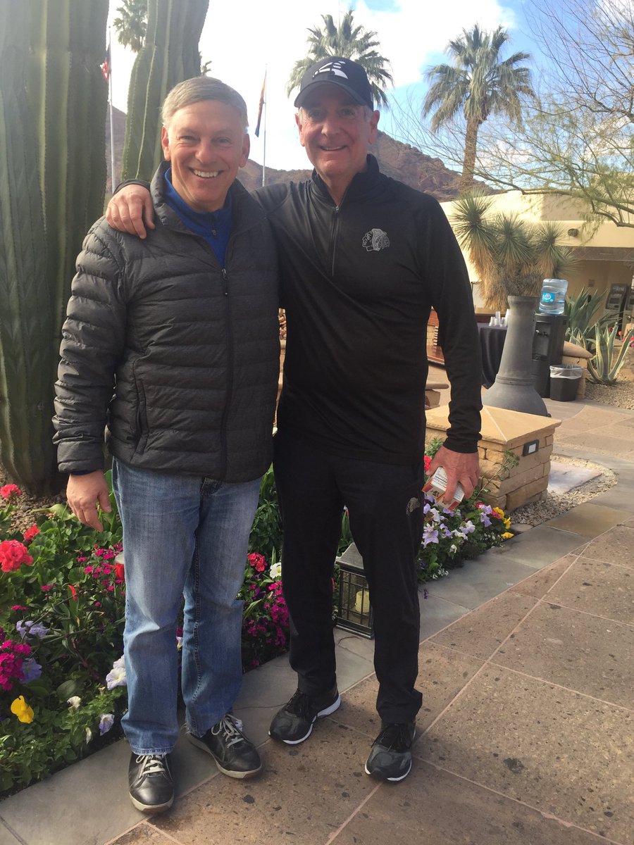 FreedmanLou's tweet photo. Great seeing @Damaverick3627 in the shadows of #camelbackmountain Miss this guy! #wheretimestandsstill #andawaytheygo #SpringTraining2018 #gogosox https://t.co/Ud0gaMHomP