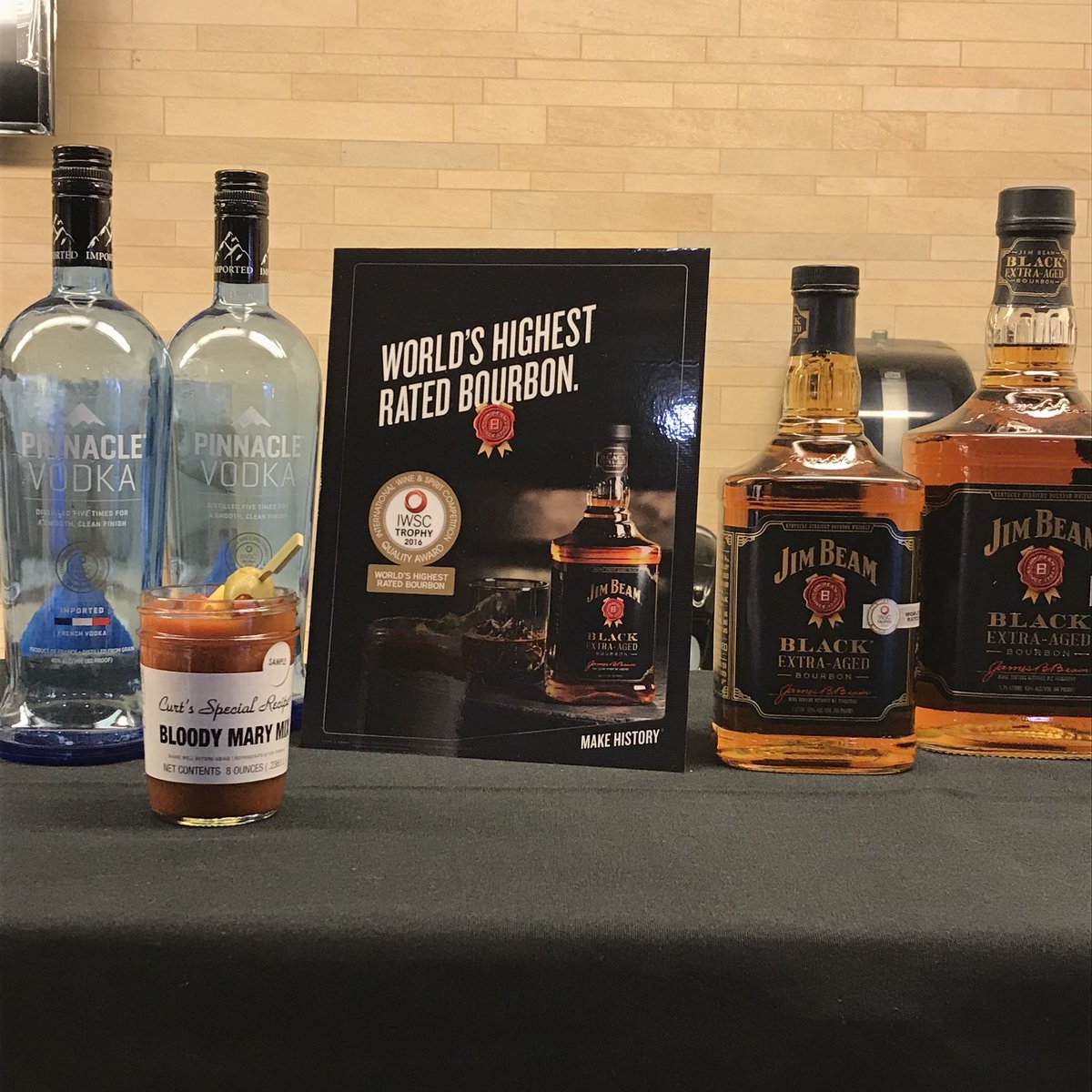 CurtsSpclRecipe's tweet photo. Come join us at the Minnesota Monthly Food and Wine 🍷 Experience. Pick your poison Vodka or Burbon for your @curtsspecialrecipe Bloody! Cheers 🍻 to an amazing weekend! #foodwineshow #minnesotamonthly  @MNMOmag https://t.co/gLh7Q9bm0H