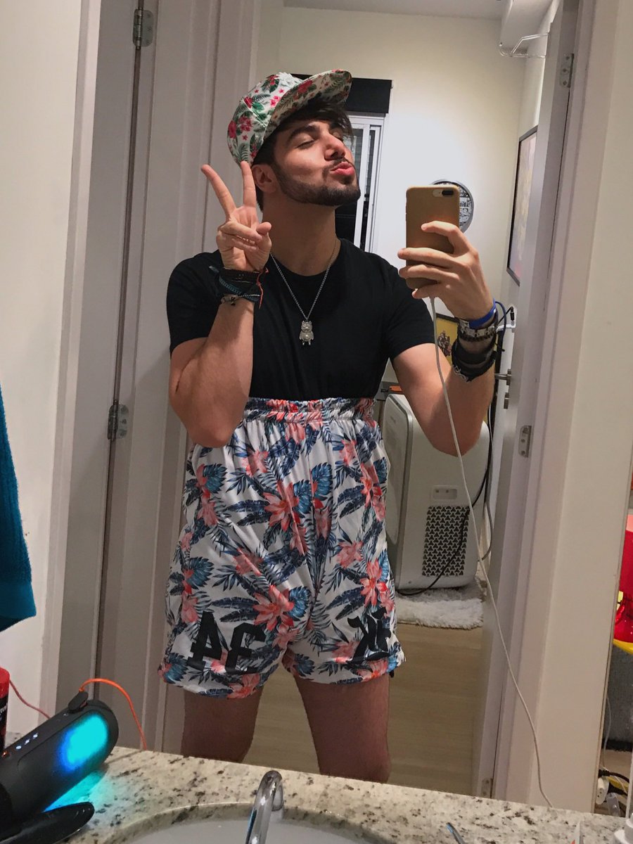 breatheolioti's tweet photo. youtuber t3ddy finalmente aprende a contar até quatro https://t.co/YxOgzrJdX9