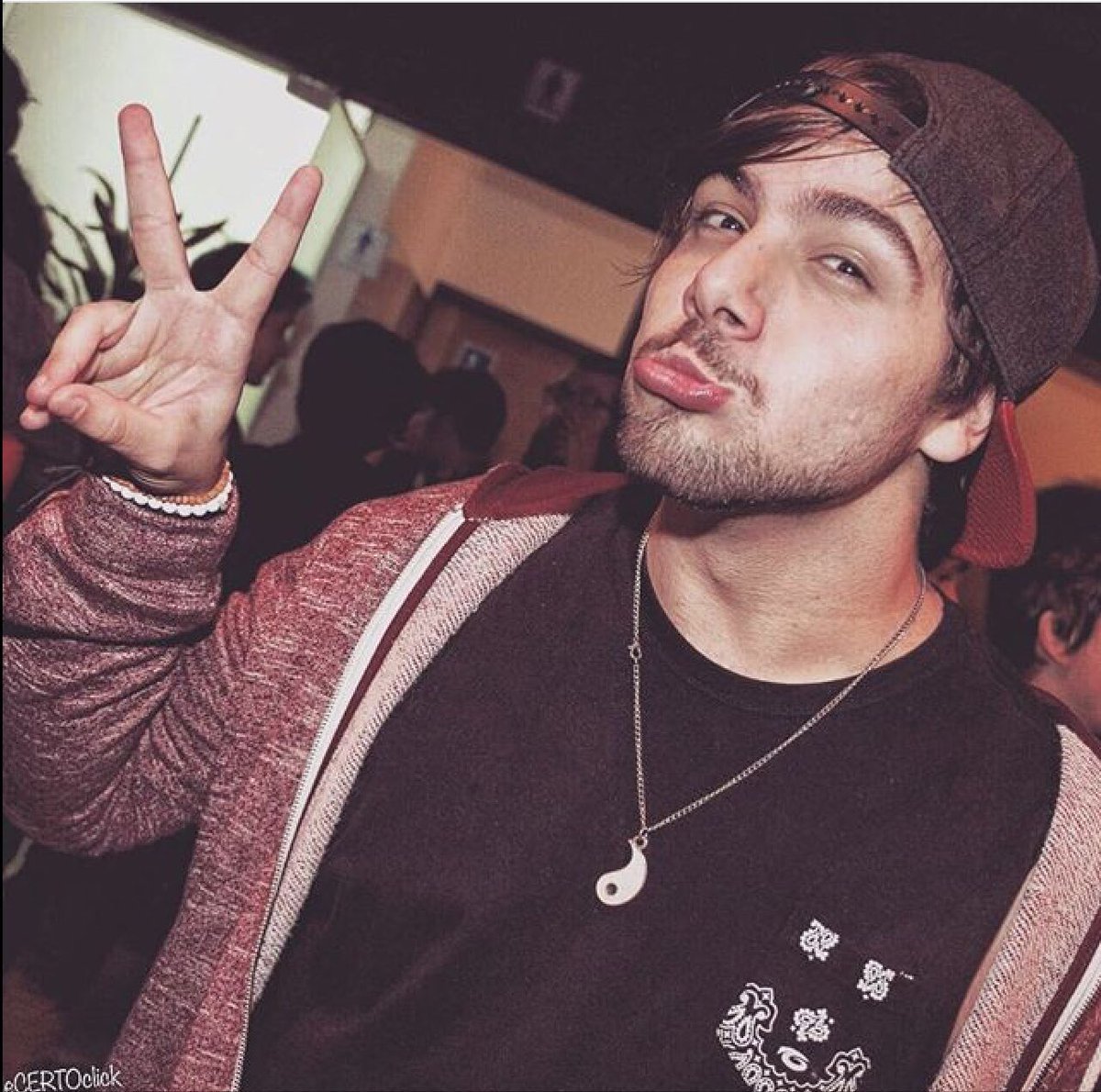 breatheolioti's tweet photo. youtuber t3ddy finalmente aprende a contar até quatro https://t.co/YxOgzrJdX9