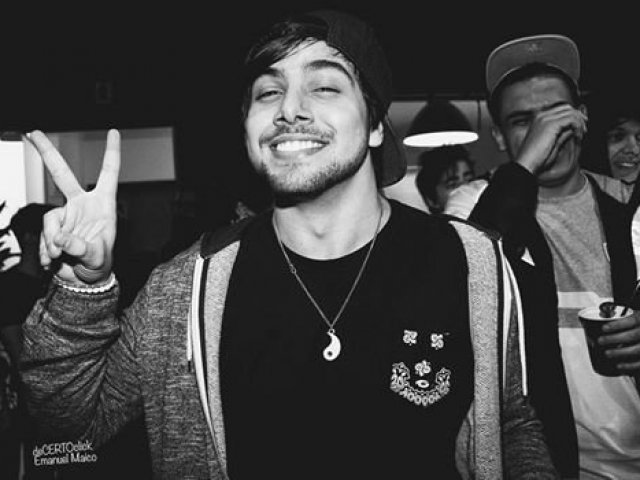 breatheolioti's tweet photo. youtuber t3ddy finalmente aprende a contar até quatro https://t.co/YxOgzrJdX9