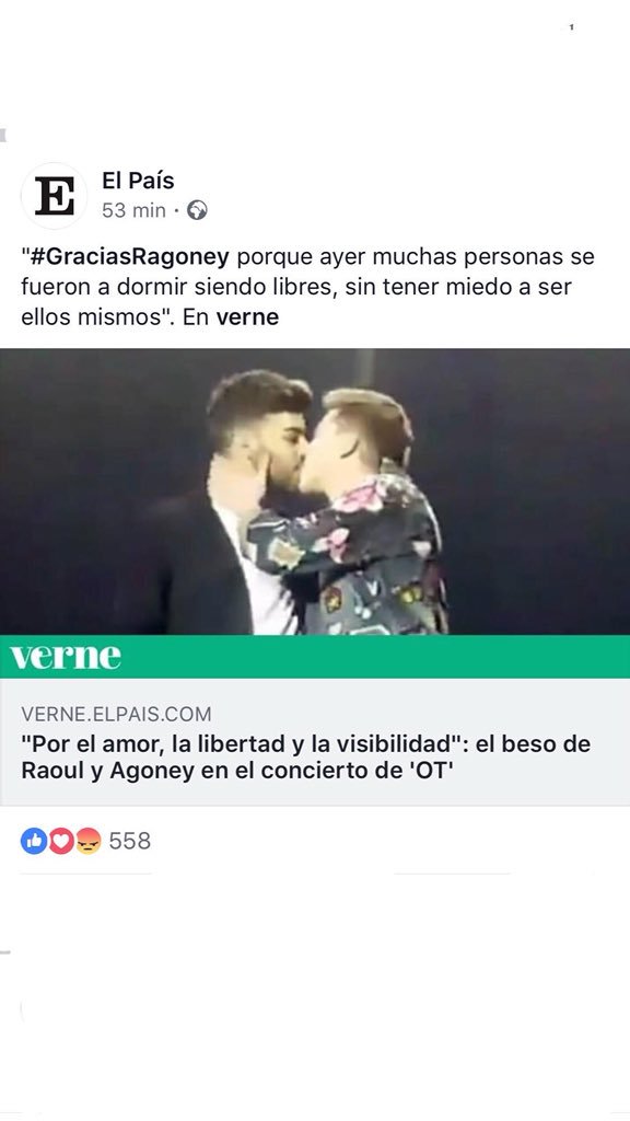 tontopoias's tweet photo. comentarios a la foto de #Ragoney Vs. comentarios a #Cepoi 

menos mal que habían acabado con la homofobia lmao https://t.co/bF9Y5KsciJ