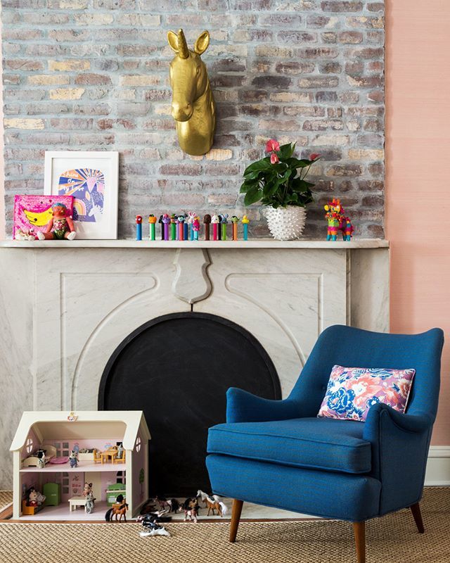 Blue beauty 💙 Steal the showhouse look via the link in our bio. #foundandchairished {#interiordesign by @bellamancinidesign for the @brooklynshowhouse, 📷 by <a href="/ball_albanese/">Ball & Albanese</a>} ift.tt/2oI39rz