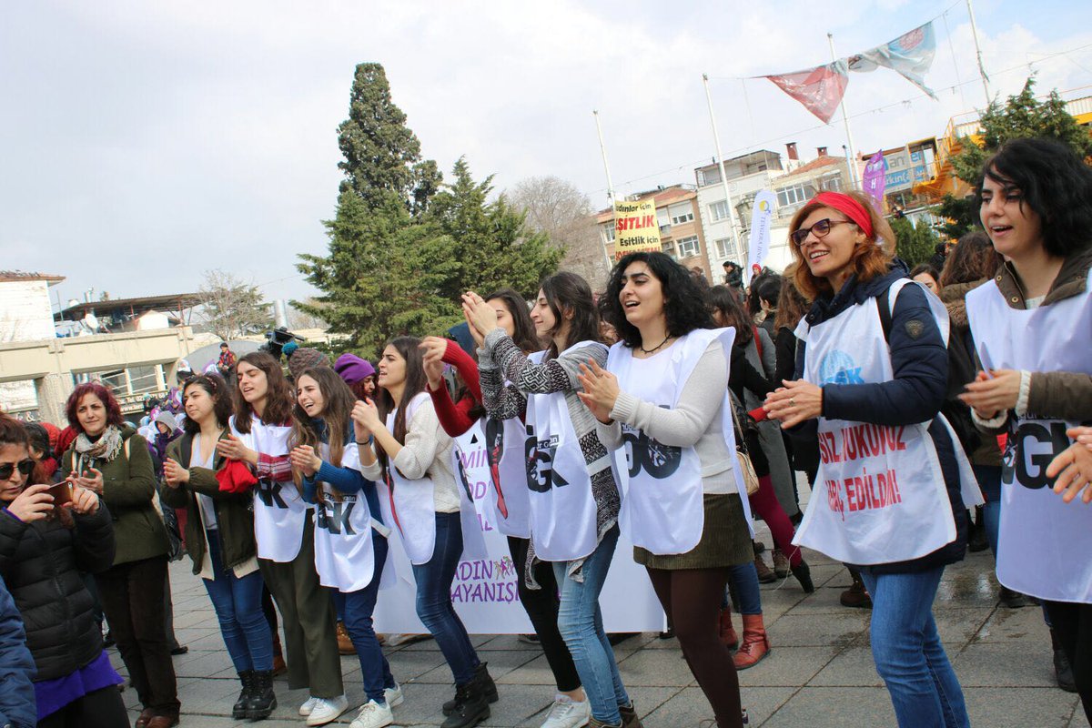 OzgurGencKadin's tweet photo. İsyanımızı kuşandık 8 Mart'ta Alanlardaydık! 
#WomensDay 
#ÖzgürlüğüKazanalım https://t.co/GsebS9cxph