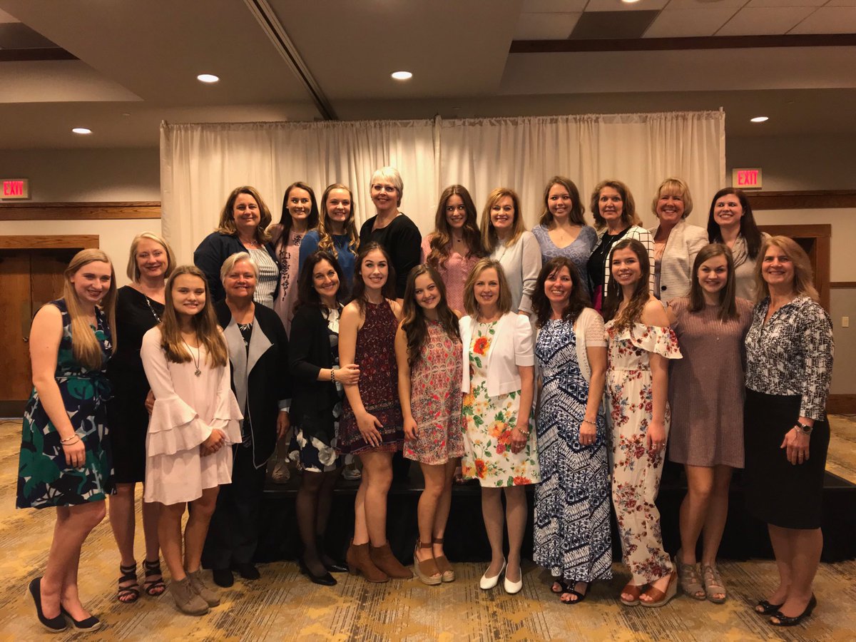 MrsSolarzCCHS's tweet photo. Look at all these Carmel legacies at the Mother Daughter Brunch! #MYCarmel https://t.co/T9yatgwGFP
