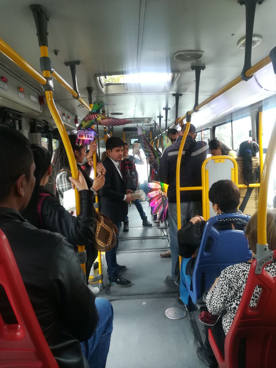 GuzmanAvanza's tweet photo. Hoy desde las 8 am en Transmilenio, Seguimos escuchando a los ciudadanos y llevando un mensaje en favor del ambiente, el arte y la cultura. #BogotáRespiraCreatividad #L104 https://t.co/R9aC2MSx4I