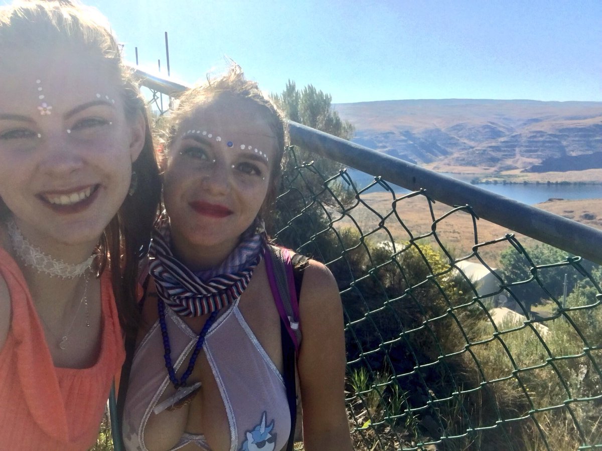 96HalfPint's tweet photo. Throwback to one of my favorite weekends I’ve ever had in my life, because I’m dying with how much I miss this place😭❤️ #paradiso #thebeautifulgorge #cantwaittogobackhome #BesFran #givemethelineup https://t.co/nGNZYNnXFM