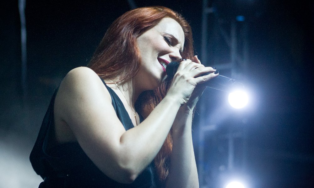 Review y galería fotográfica del show de <a href="/Epica/">Epica</a> y <a href="/Vuur_Band/">VUUR</a> anoche en el Teatro Caupolicán hmng.ro/2H3fFsa