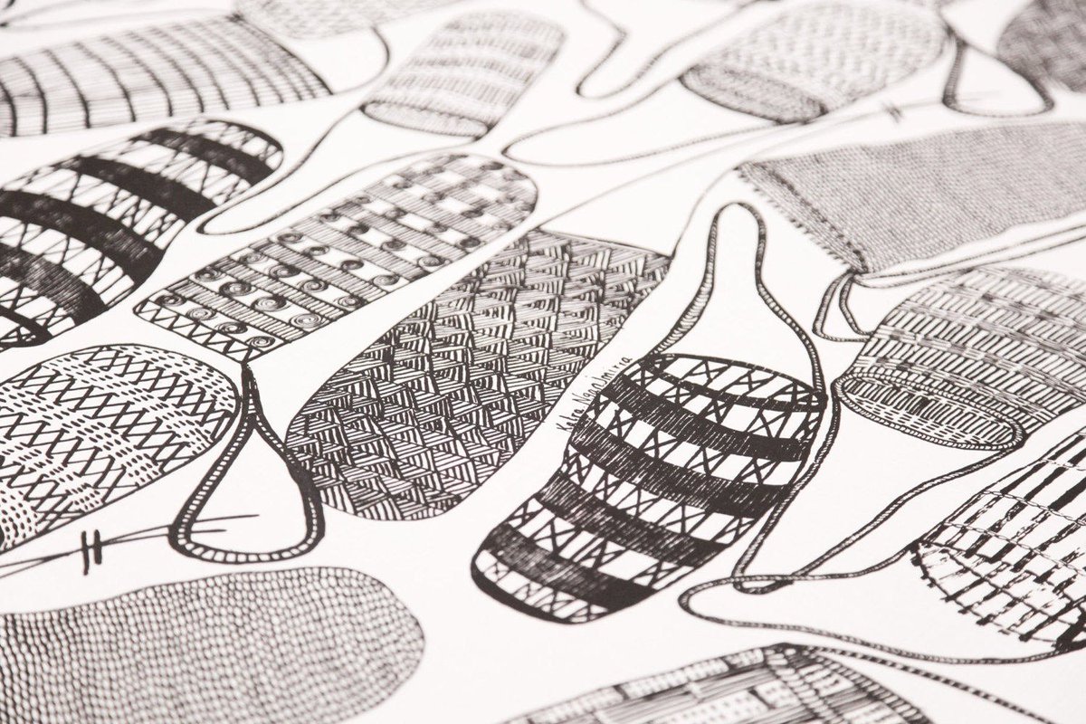 dilly bags (a traditional Indigenous bag in australia) have such long, idyllic shapes — the first time I saw them was on this  @InjalakArts printed cloth