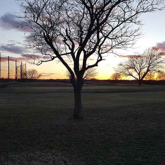 golf_marine's tweet photo. 5:45 still light ,spring is on its way  #masters #augusta #bobbyjones https://t.co/957q3sbiHO