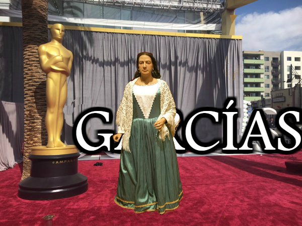 GarciaMorenoEC's tweet photo. La #RedCarpet de estos premios #TheGarcías se iluminan con el arribo de la diva @ManuelaCanizare. Según nos comenta, su vestido es parte de los que suele alquilar a las quiteñas, y su mantilla tejida por ella misma. https://t.co/pFG37oxnRy