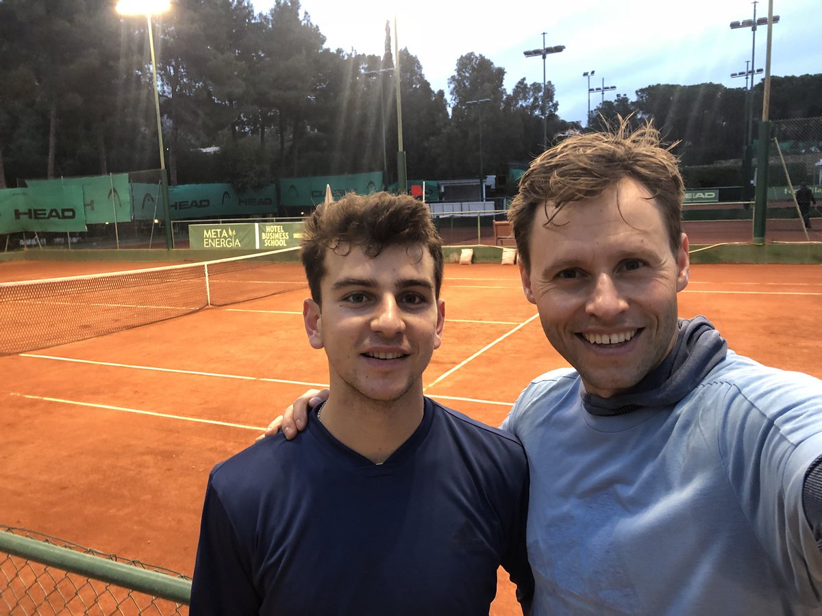 MatsMerkel's tweet photo. Good first day on clay with @ErgiKIRKIN1 in Sardinia. Looking forward to the upcoming weeks #tennis #red #clay #court #grind #terrebattue #riseandgrind #italy #sardegna #santamargheritadipula #ToT #TurkeyonTour #🦃onTour https://t.co/1W1yJ1C0vk