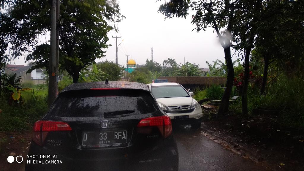 Yulius_PL's tweet photo. @PRFMnews  cisaraten arah arcamanik dan antapani macet https://t.co/2awcRb47Tf