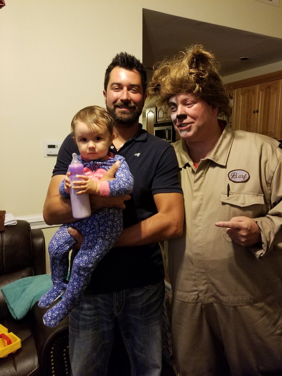 inaflashpro's tweet photo. @TheRealJenCandy Your dad was an amazing man, he mad so many great movies!!! I proudly wear my Barf outfit to honor him❤ https://t.co/OnPMjt30bW