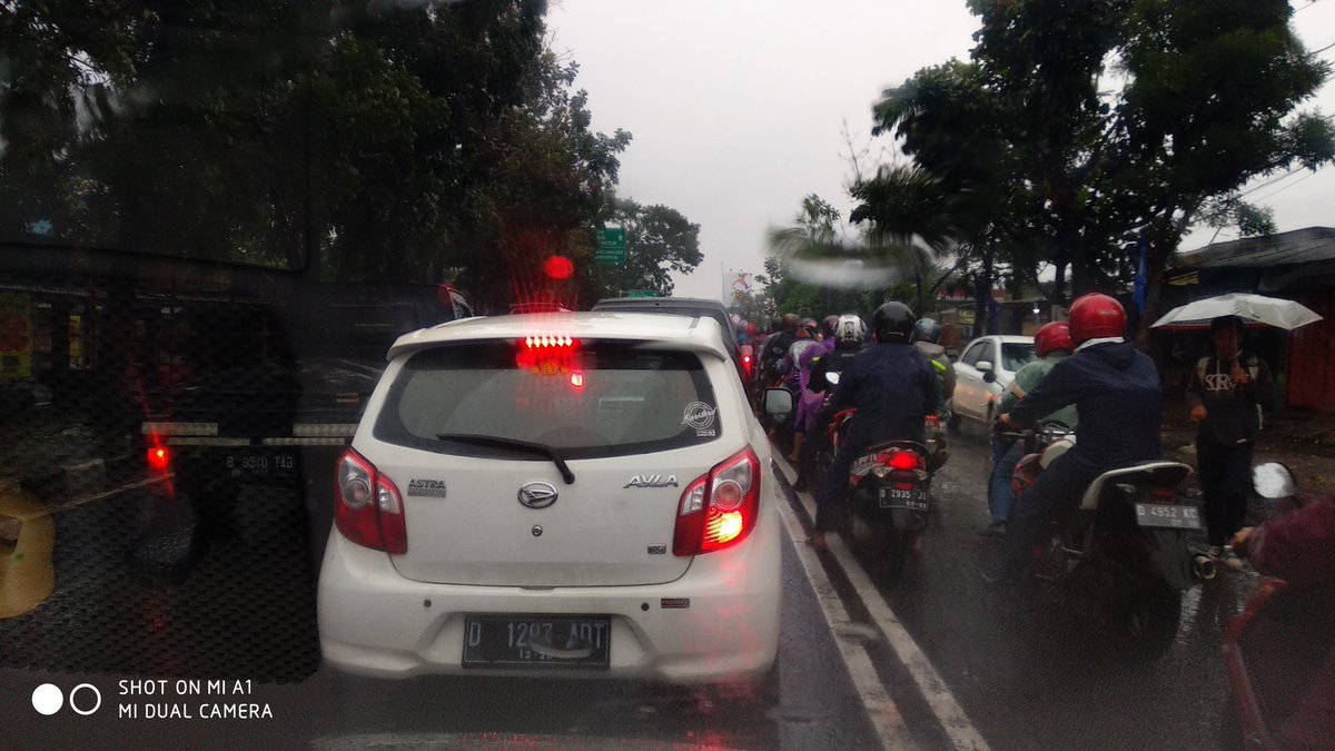 Yulius_PL's tweet photo. @PRFMnews sukamiskin arah ci cicaheum macet https://t.co/WvcYleUz3p