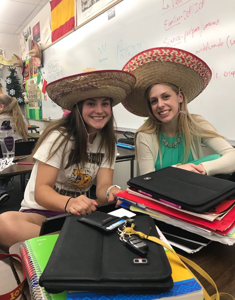 allison_folin's tweet photo. happy birthday to my froomie!!!! love you lots lil thanks for being by my side and figuring out this college thing with me :) couldn’t do it w/o you hun💓💓💓💓 https://t.co/WT5Bh9p90B