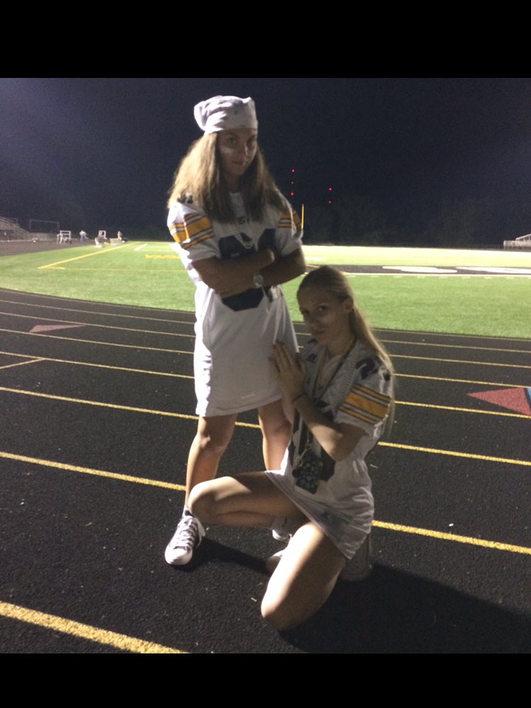allison_folin's tweet photo. happy birthday to my froomie!!!! love you lots lil thanks for being by my side and figuring out this college thing with me :) couldn’t do it w/o you hun💓💓💓💓 https://t.co/WT5Bh9p90B