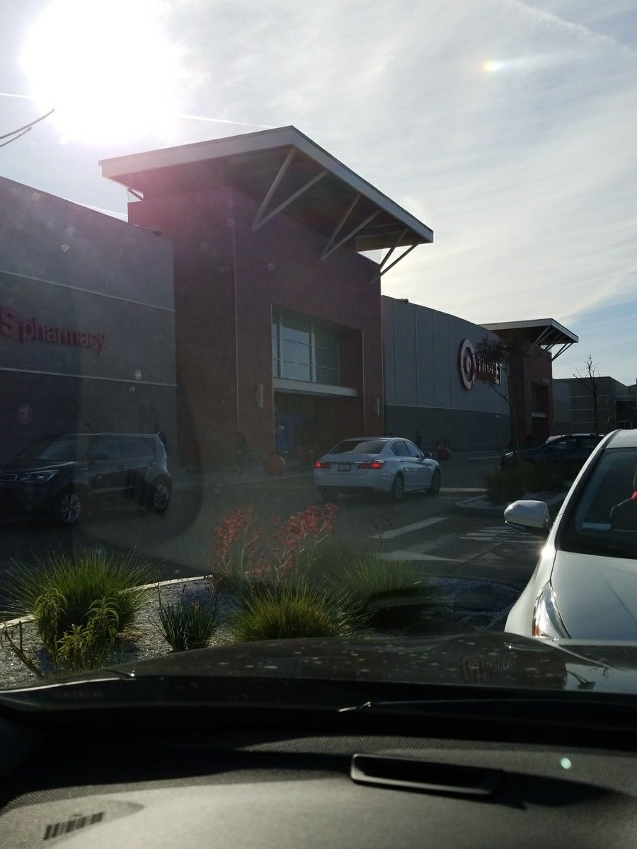 andreneedsavail's tweet photo. Primo parking space! #ViewsFromThe8 https://t.co/kvq7dP6Doq