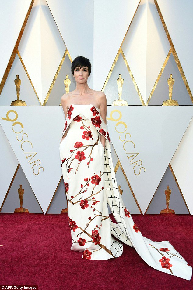 EstiloDF's tweet photo. ¡Más guapa que nunca! #PazVega llega a la red carpet de los #Oscars luciendo un diseño de #ChristopherBu https://t.co/623QvcY1h4