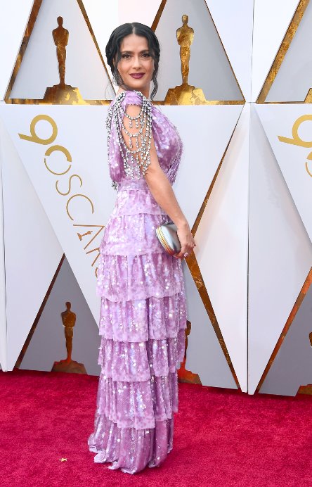 CARASmexico's tweet photo. ¡@salmahayek eligió un vestido #Gucci para la red carpet de los #Oscars90! ¿Qué les pareció? https://t.co/LLSQ30C3K0