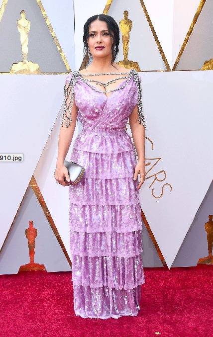 CARASmexico's tweet photo. ¡@salmahayek eligió un vestido #Gucci para la red carpet de los #Oscars90! ¿Qué les pareció? https://t.co/LLSQ30C3K0