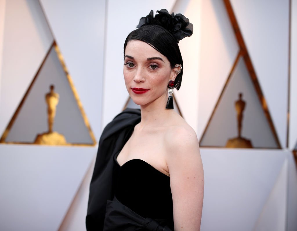 NylonMag's tweet photo. .@st_vincent's #Oscars look is the most wonderfully St. Vincent thing we've ever seen #oscars90 https://t.co/wMz29bALsL