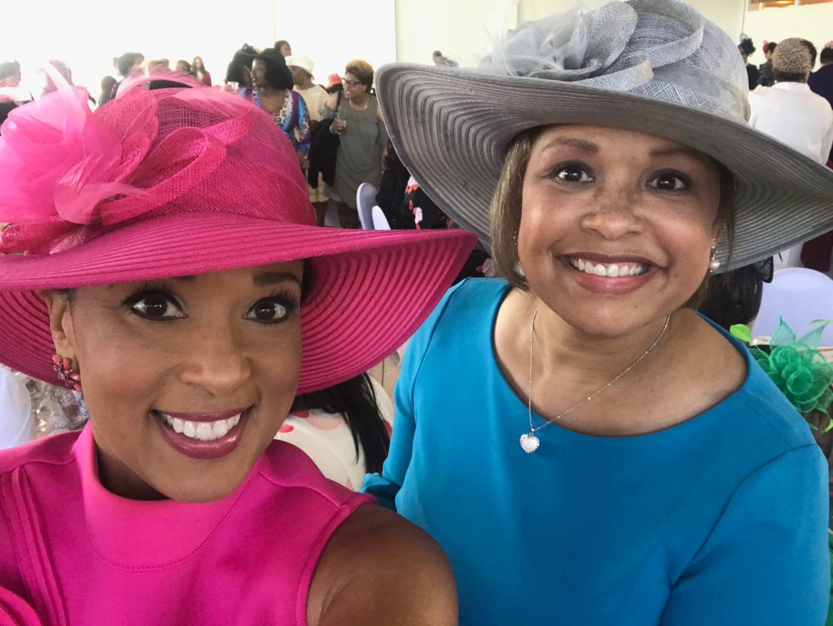 Stokum's tweet photo. My 1st high tea - more please☕️ @MountMary University hosting the annual #FitToATea2018. What a lovely ladies day, great seeing all of you! I know we all left feeling empowered #BeBoldStayLit #29eleven #HighTea #Queens https://t.co/oXUIFtI2LF