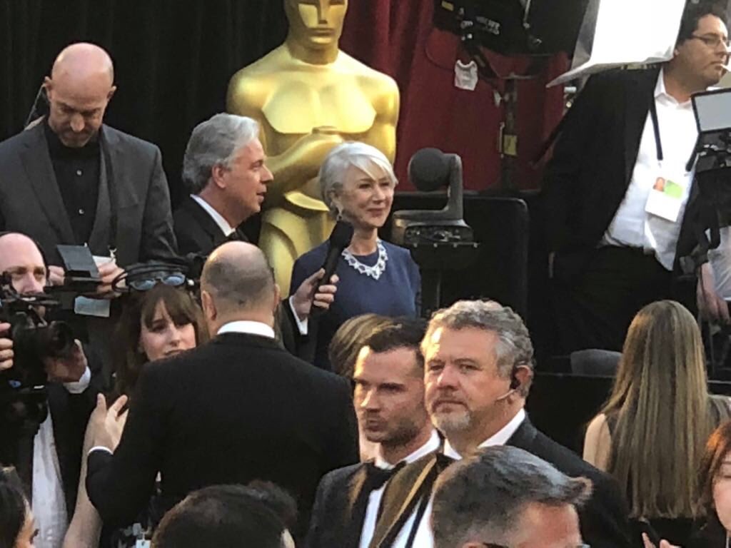#DameHelenMirren arrives on the #Oscars red carpet