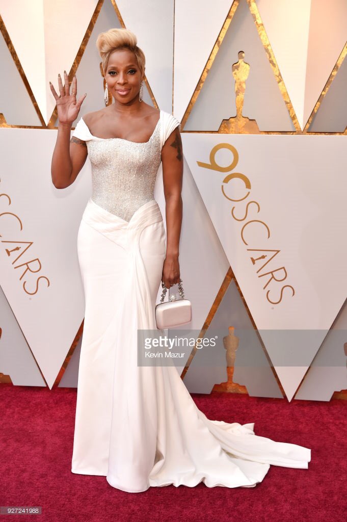 MajorPhilebrity's tweet photo. When the hateration and holleration put their differences aside so you look good in the dancery #Oscars https://t.co/0cMoAYHjBT