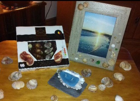 OceanMemoriesTY's tweet photo. COMPETITION TIME ❤ win one of our gorgeous blue scented candles, a 5x7" frame and a box of chocolates...all you've got to do is :
Enter on Instagram/ Facebook (or both!)
Winner announced Sunday the 11th!

https://t.co/tEZ3BYqpYd

https://t.co/Y9l6xea96i https://t.co/EFFfrn4G7Z