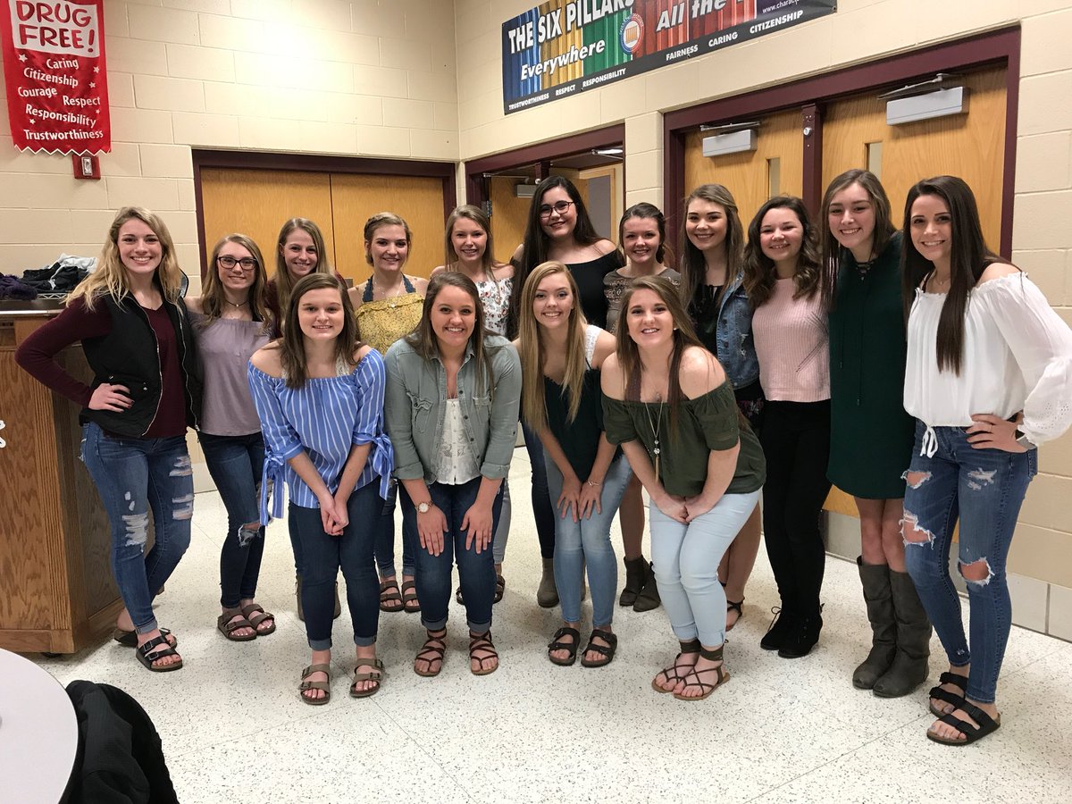 GarrettCheer's tweet photo. End of season banquet! Thanks for a great year/basketball season ladies! https://t.co/G0A6ZgJVnN