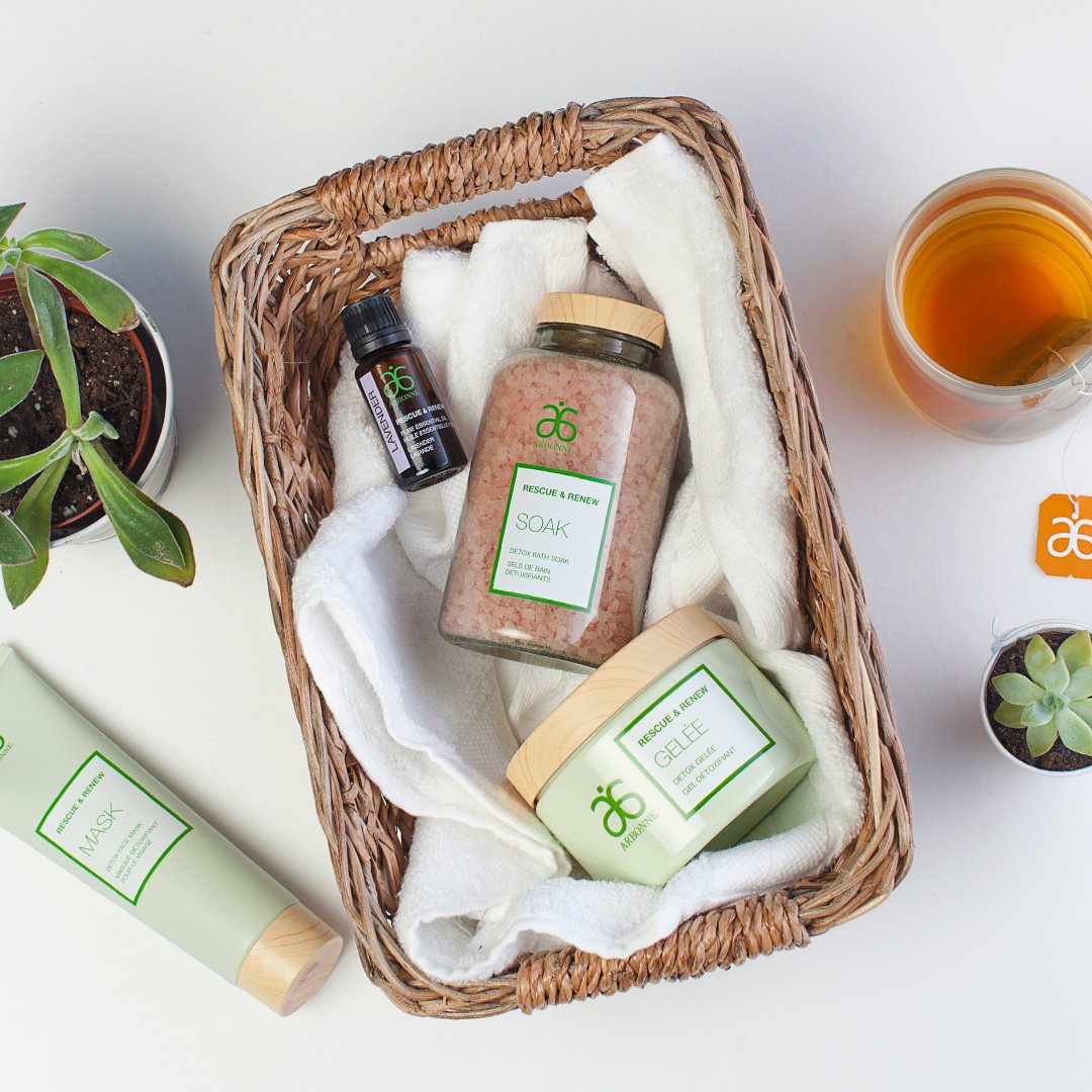 arbonne's tweet photo. What Sunday night blues? Rescue &amp; Renew contains detoxifying ingredients like ginger and tumeric for radiant skin. https://t.co/pfzq7w7SvX #Arbonne #RescueandRenew #EssentialOils https://t.co/jhkNwjJyt7