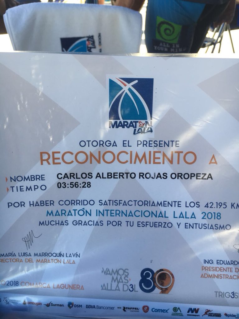 carlos_rojaso's tweet photo. #AhQuePincheFelicidad , no queda mas que agradecer a los laguneros, nuevo RP, #MaratonLala2018 es una chulada!
Mi cara después de llorar, demuestra la #PincheFelicidad que senti, gracias Dios, #CoachJonathan #DaleCabron #PlanetCrew y si, si lo volveré a hacer ! https://t.co/DIJvNItSI7
