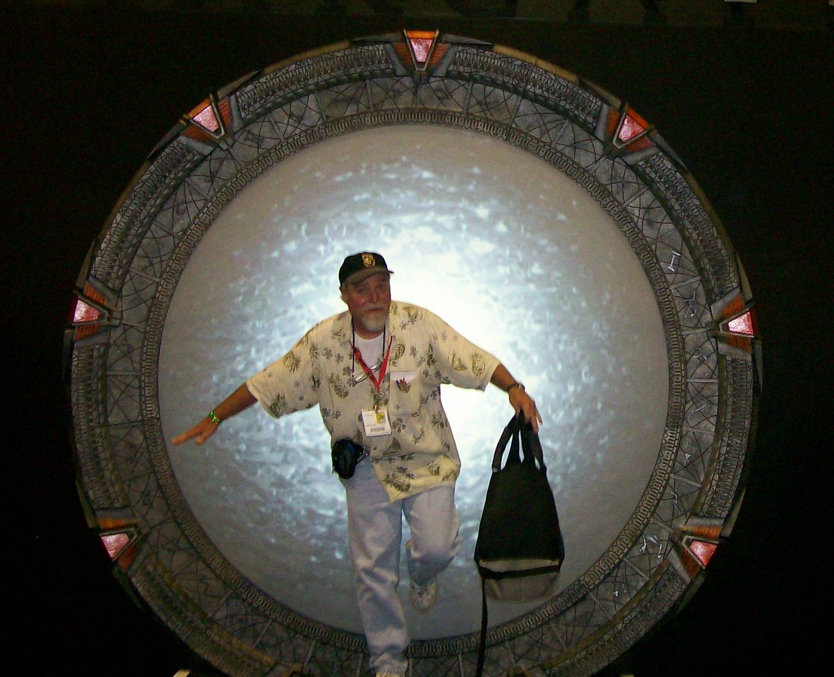 Tuckerpete's tweet photo. Been busy with high school Lacrosse so missed the #DialHomeTest #TestTheDrive practice but I went through the stargate in 2009 #SDCC & met Skaara @alexiscruz929 in 2004. #TrueFan @StargateNow @StargateNow_EU @BaronDestructo https://t.co/i49NVQtIqv