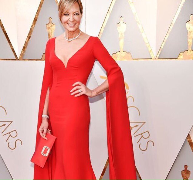 hallyluke's tweet photo. redwings no detroit 💃🏼💃🏼#oscars2018 #redcarpet #etalkRedCarpet #tfsfashiondesign https://t.co/eLkZMYLbOL