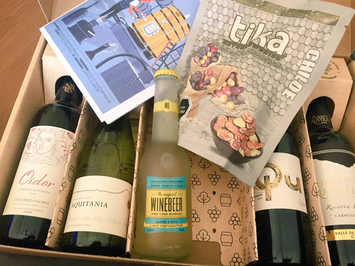 CarolinaSotoA's tweet photo. Me encanta abrir mi cajita @HelloWineChile ❤️🍷 Este mes se ve muy bueno!! Me tinca Oidor #SanchezDeLoria y Qu #iWines 😇 Y el regalito se ve muy entrete 🍹 https://t.co/tLoKPcT2JL