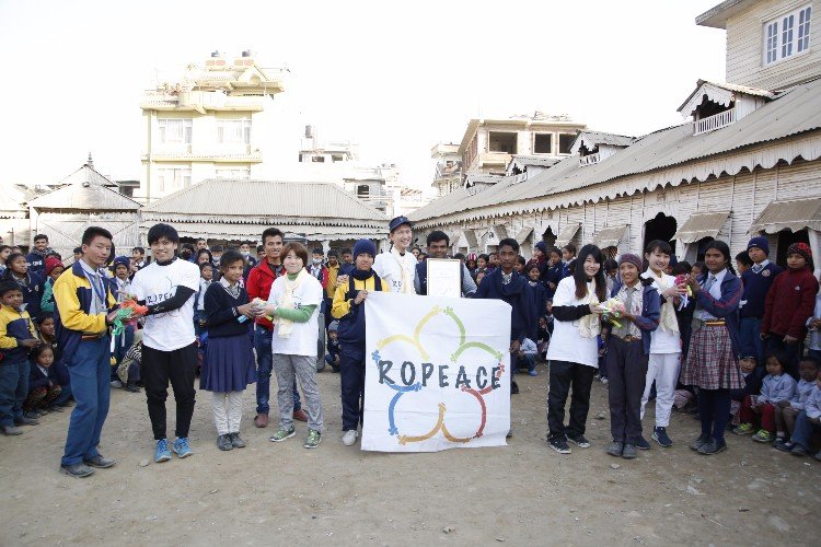 FARM_Sports's tweet photo. 日本のロープで世界平和を ROPEACE PROJECT！
【ブログの紹介】ネパールの学校になわとびを届けてきました！
https://t.co/3uWVDkomlk https://t.co/VMMfWK3d2B