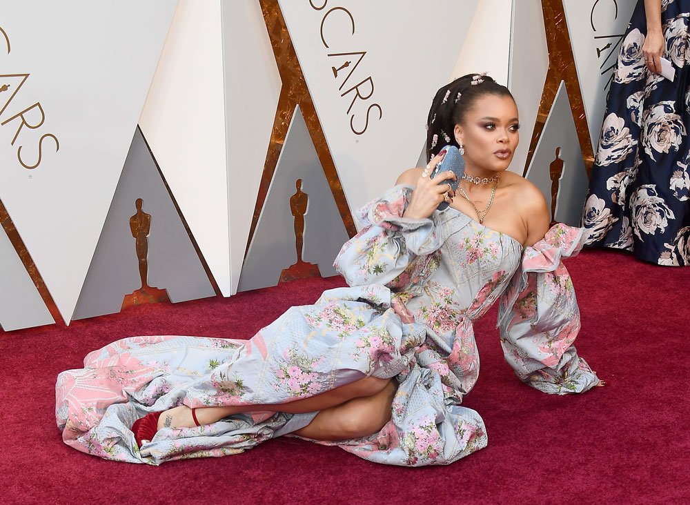 ELLEmagazine's tweet photo. #Oscars mood https://t.co/nTaK7E5Waz https://t.co/E7tv6mP2xO