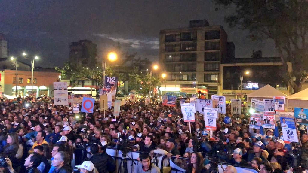 RafaNietoLoaiza's tweet photo. Muy complacido de ver a tantos colombianos apoyando al @CeDemocratico,el Partido de la Esperanza,en el cierre de campaña en Bogotá.Estoy seguro q el 11 de marzo vamos a recuperar el rumbo con una gran bancada y con @IvanDuque como nuestro candidato. #VoteCentroDemocrático https://t.co/dajqqlikHp