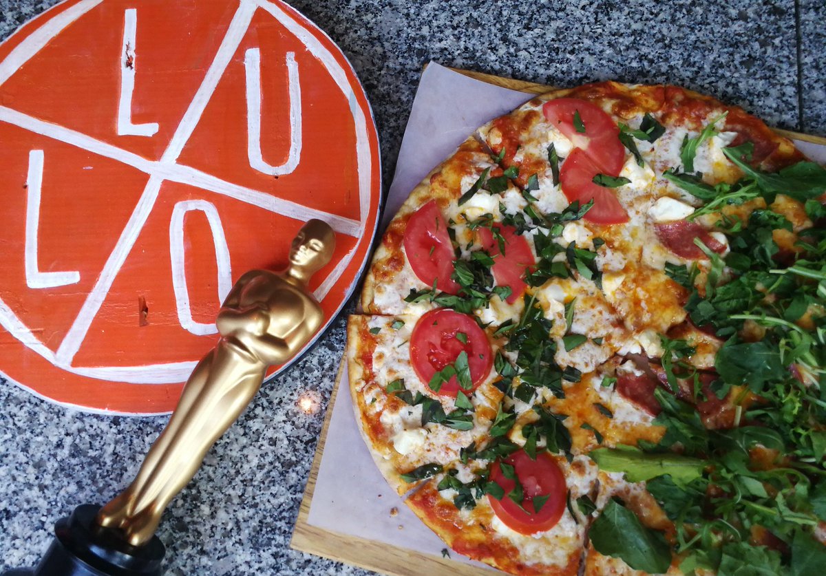 GastronautaDF's tweet photo. ¿Sabías que durante los #Oscars es la noche en que más pizzas se venden 🍕
(con excepción del superbowl)?

Antes de que compres
de las cadenas de siempre,  considera ordenar la tuya de una pizzería de tu barrio. 

Por ejemplo, en @LaRomaDF,  te recomiendo @UmmoMX y @lulo_mx 🍕 https://t.co/bohX8YBomn