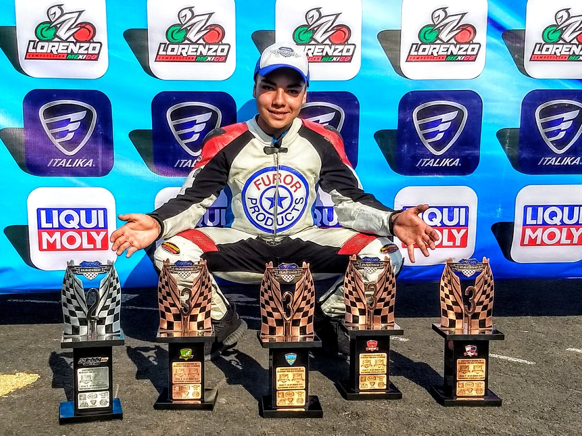 ItalikaRacing's tweet photo. 'Chunguita' se subió al podio de todas las categorías en la que participó.

¡ENORME, Víctor Pérez de León, orgulloso representante de nuestra plataforma deportiva!

#TalentoITALIKA #TalentoITALIKAJunior #CopaVortX200 #WSCup #CopaDM125 #CopaEVoltium https://t.co/lVuLZxmeJn