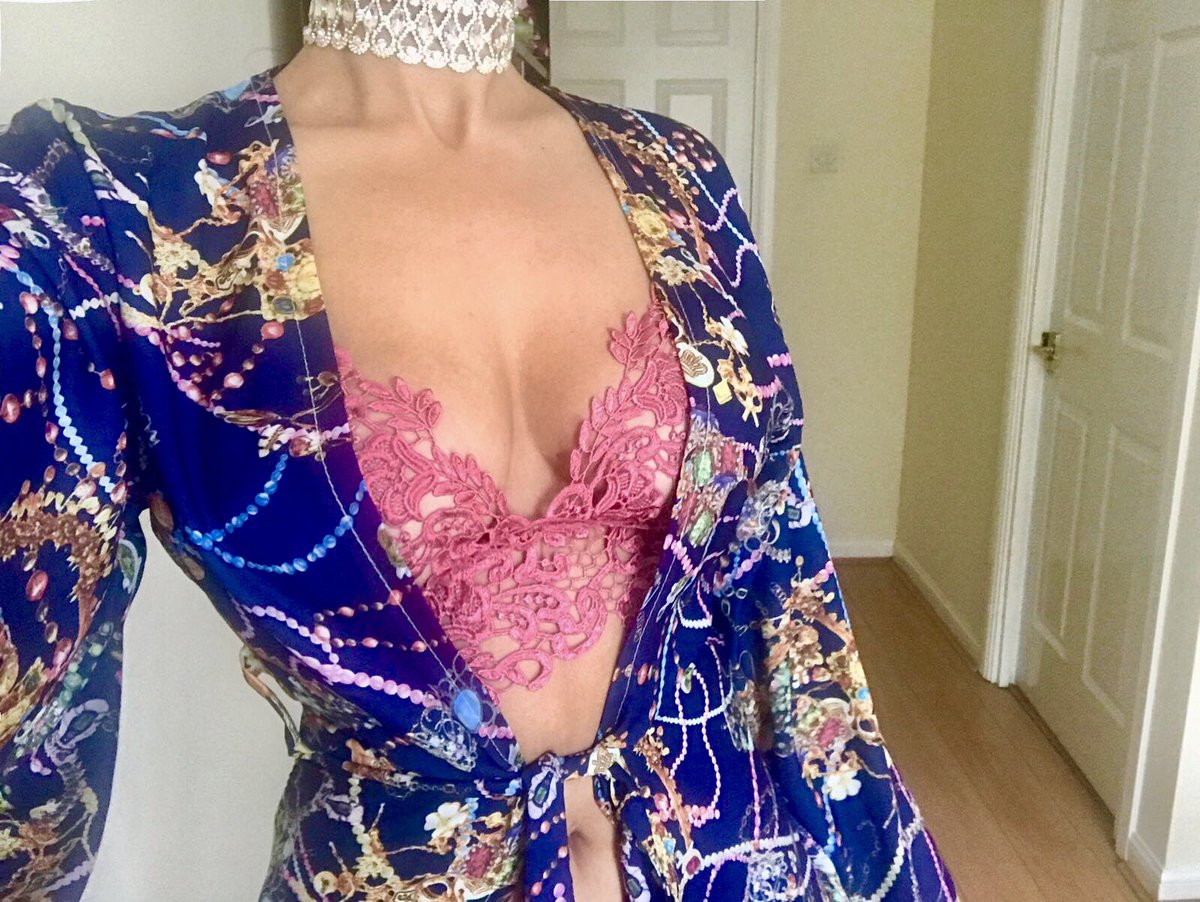 NereusLondon's tweet photo. OBSESSED with the ‘Vintage Jewel’ Maxi Duster 😍😍 What’s better? It’s  in the SALE!! Get it here: https://t.co/sUfyrjyQ0K 😲💙🌈
#fashion #fbloggers #blogger #vintage #vintagestyle https://t.co/n0fJYd1xkZ