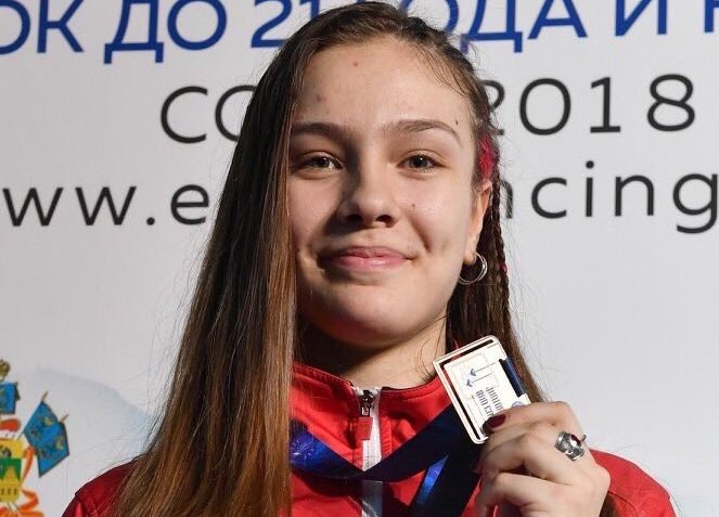 Deniz Selin Ünlüdağ, Yıldızlar ve Gençler Avrupa Eskrim Şampiyonası'nda yıldız kadınlar kılıç kategorisinde Avrupa şampiyonu oldu. Selin, 95 yıllık eskrim tarihinde kadınlarda bu başarıyı elde eden ilk eskrimci oldu.