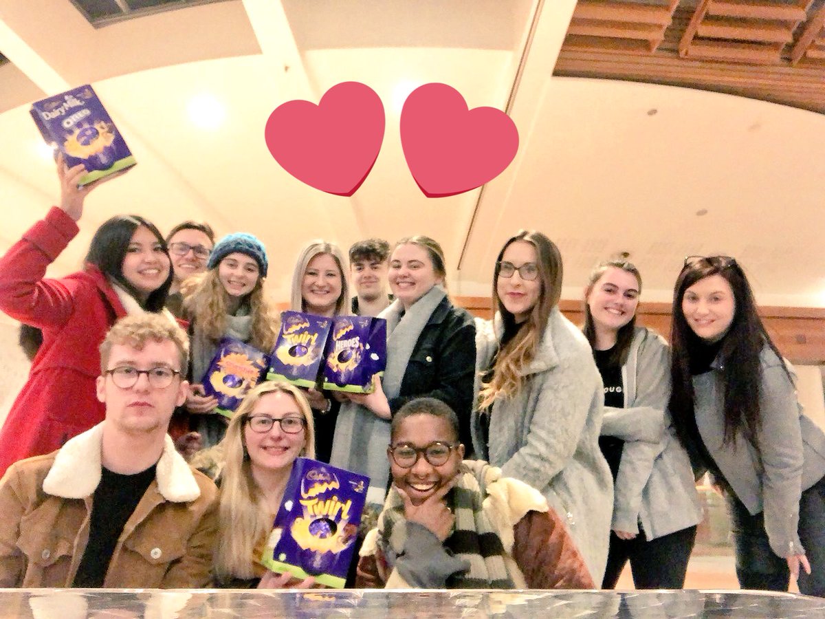 _Abbi_Perry_'s tweet photo. So fortunate to have such a brilliant team and a fantastic manager #meeting#stopstartcontinue @HawkinsSarita @WheresWarron  @DanielleAyresx https://t.co/iss9vZklv2